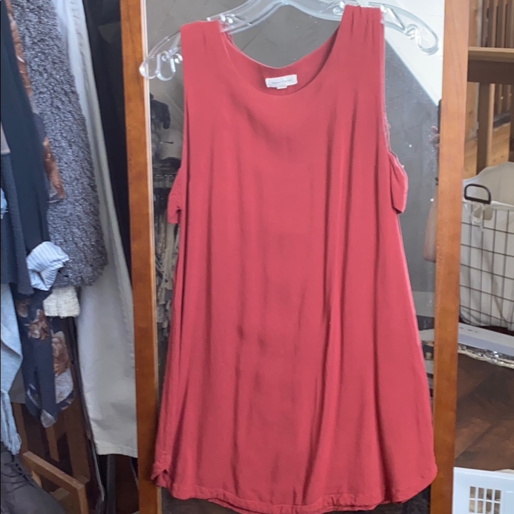 Cutout tank